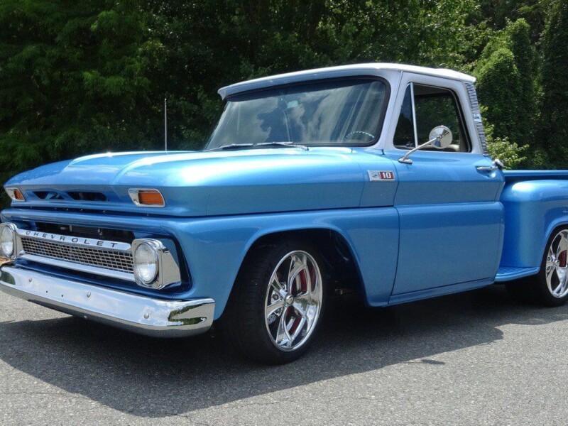 Blue color car on the display of the website