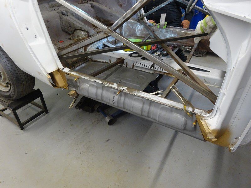 Rear tub with welded chassis support bars