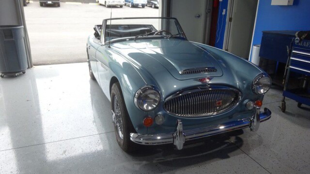 Here's an alt tag for the image: Classic Austin-Healey 3000 in garage.