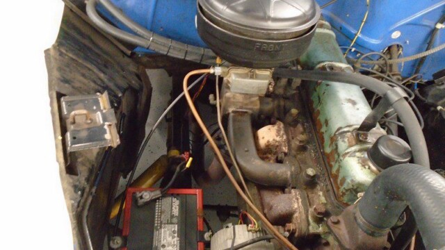 Inline-six engine with vintage single carburetor