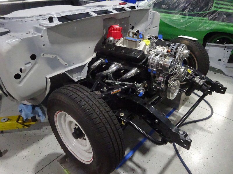 Polished pulleys and black valve covers on chassis
