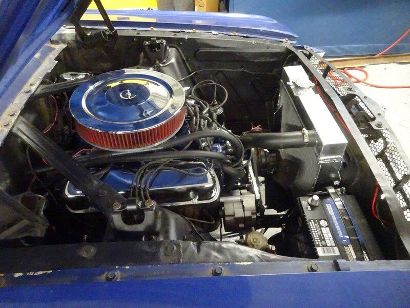 Classic blue Mustang V8 with chrome air cleaner