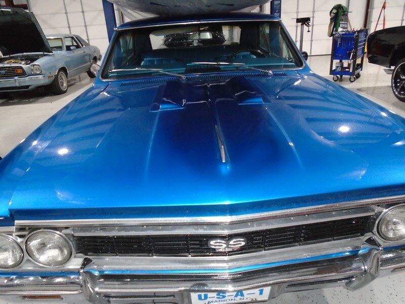 Blue color car on the display of the website